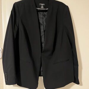 18W 
Liz Claiborne blazer/jacket. Black. 
Single hook and eye closure